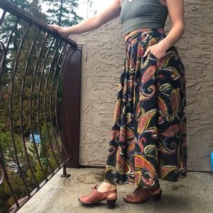 Funky patterned 90’s / 80’s skirt with pockets